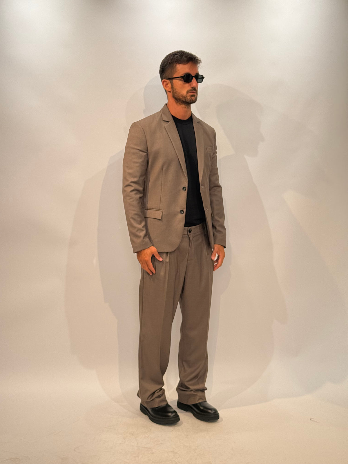 ABITO JZ1EMBV BAGGY - TAUPE
